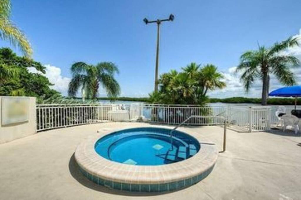 Manatee, Studio202, Beach Steps Away! Pool+Wifi Ruskin Exterior photo