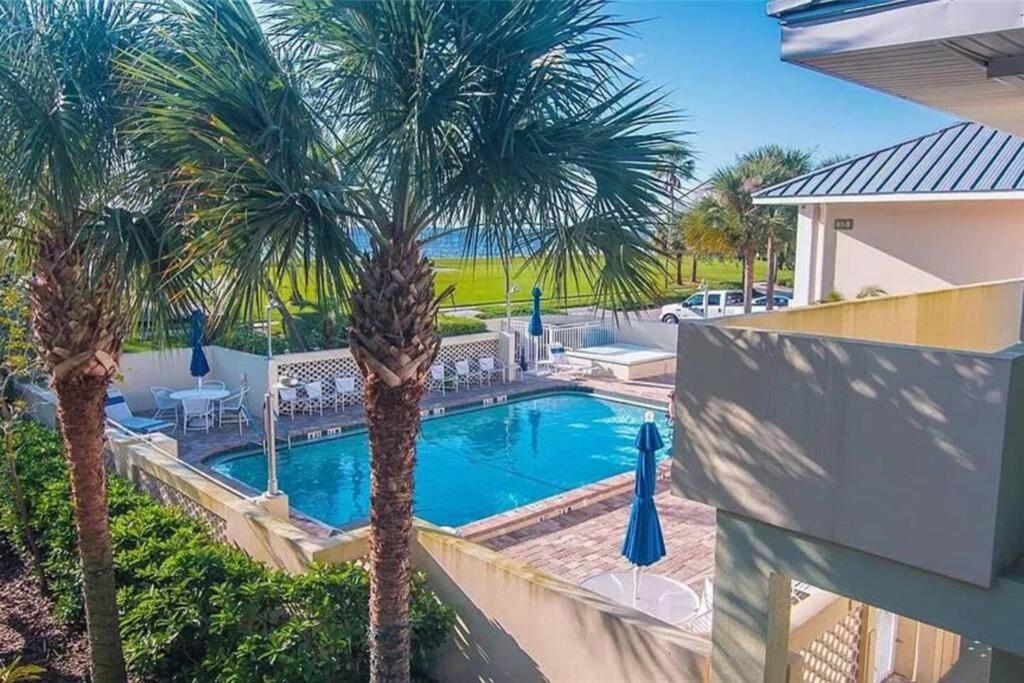 Manatee, Studio202, Beach Steps Away! Pool+Wifi Ruskin Exterior photo