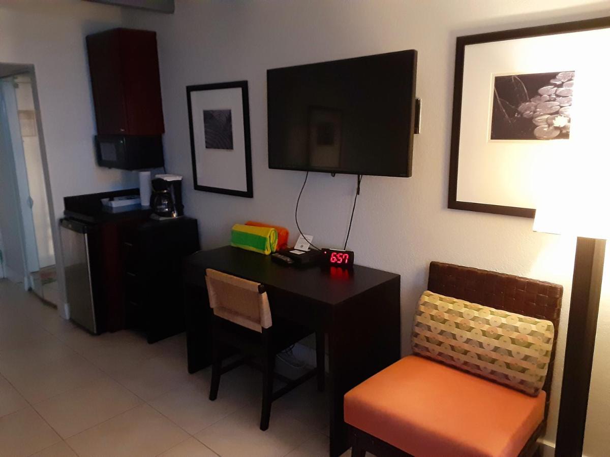 Manatee, Studio202, Beach Steps Away! Pool+Wifi Ruskin Exterior photo